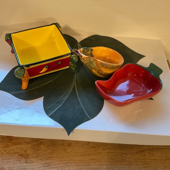 It’s Party Time With Cute Dishes 🎉🎶💃🏿 - Picture 2 of 5